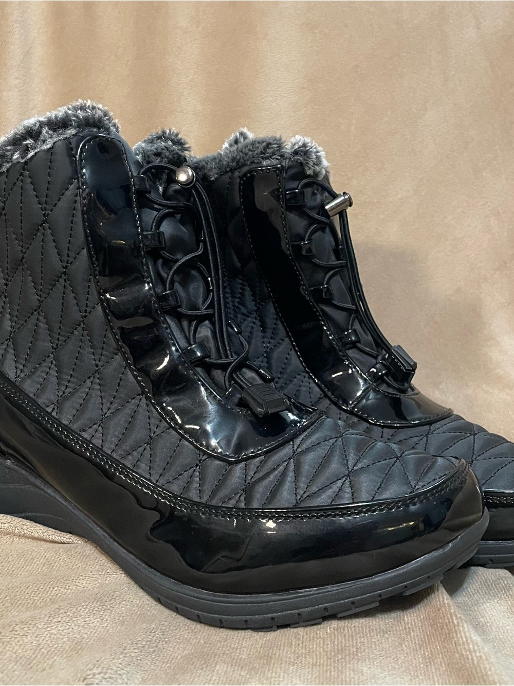 Khombu Molly waterproof Black Quilted Faux-Fur Ankle Snow Boot
